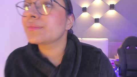 Ella online show from December 14, 10:56 am