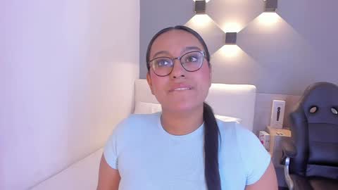 Ella online show from December 23, 5:28 am