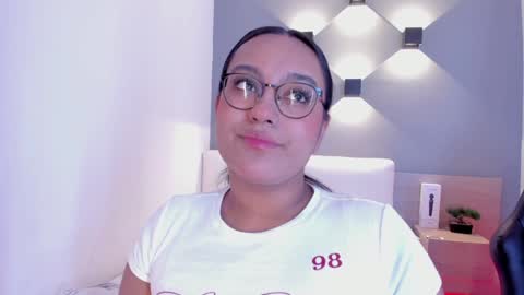 Ella online show from December 28, 4:30 am