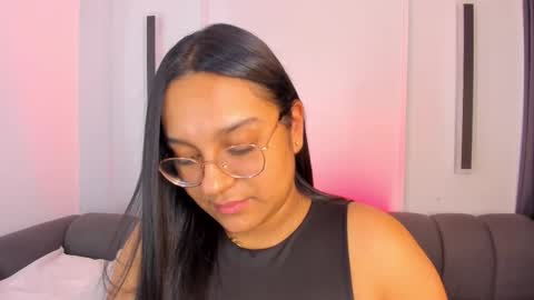 Ella online show from November 26, 9:54 am