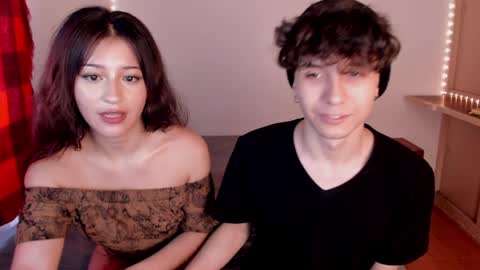 Snapshot of ellancain chatting on December 7, 7:43 pm Ella and Cain online show from December 7, 7:43 pm