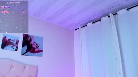 ellarosee_ online show from December 5, 11:18 pm