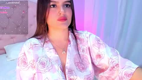 ellarosee_ online show from December 13, 8:37 pm