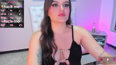 ellarosee_ online show from February 17, 11:31 pm