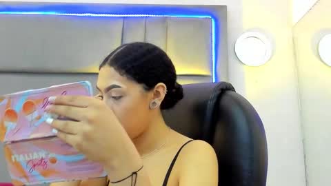 Snapshot of ellasanders chatting on March 7, 2:58 pm Ella Sanders online show from March 7, 2:58 pm