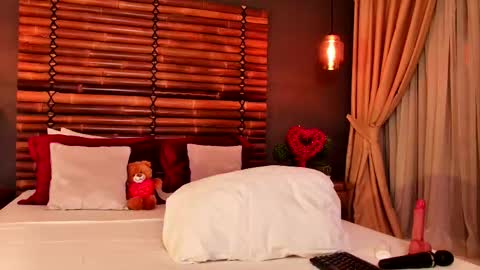 Ella online show from February 12, 5:35 am