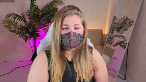 Snapshot of ellaya_ chatting on October 23, 8:24 am Scarlet online show from October 23, 8:24 am