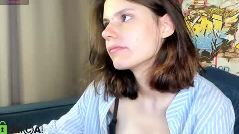 Snapshot of elle__driver chatting on June 12, 1:15 am elle__driver online show from June 12, 1:15 am