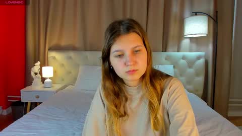 elle_ellise online show from September 21, 7:54 am
