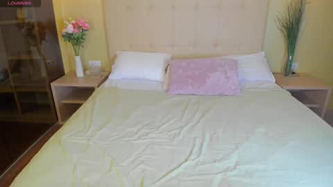 elle_ellise online show from December 2, 9:36 am