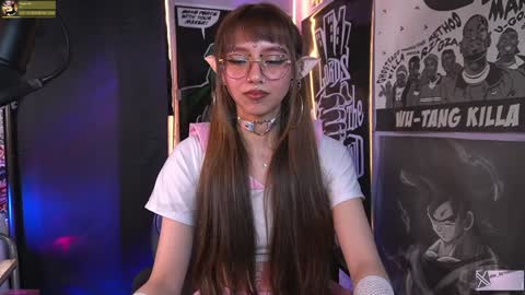 Snapshot of elle_uwu chatting on December 6, 11:57 pm follow me on instagram . online show from December 6, 11:57 pm