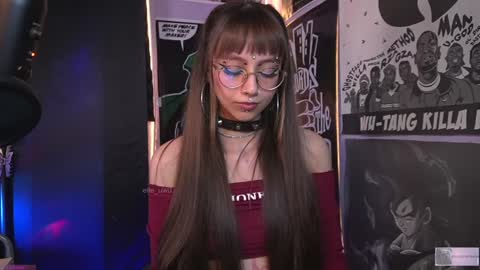 Snapshot of elle_uwu chatting on December 8, 2:18 am follow me on instagram . online show from December 8, 2:18 am