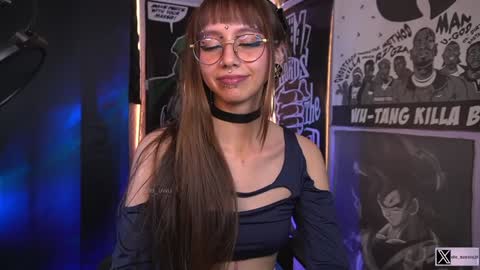 Snapshot of elle_uwu chatting on December 18, 4:31 am follow me on instagram . online show from December 18, 4:31 am