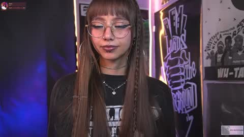 Snapshot of elle_uwu chatting on January 17, 4:49 am follow me on instagram . online show from January 17, 4:49 am