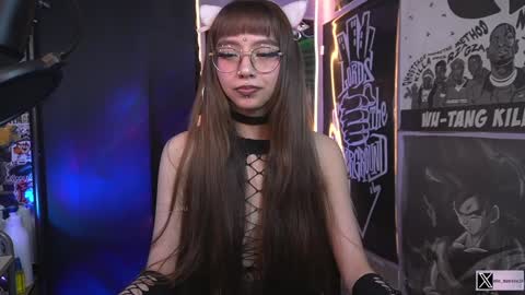 Snapshot of elle_uwu chatting on January 21, 10:51 pm follow me on instagram . online show from January 21, 10:51 pm