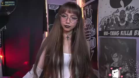 Snapshot of elle_uwu chatting on February 14, 4:47 am follow me on instagram . online show from February 14, 4:47 am