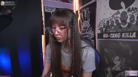 Snapshot of elle_uwu chatting on February 17, 5:58 am follow me on instagram . online show from February 17, 5:58 am