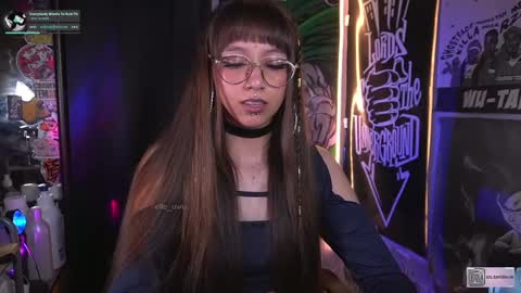 Snapshot of elle_uwu chatting on September 13, 5:02 pm follow me on instagram . online show from September 13, 5:02 pm