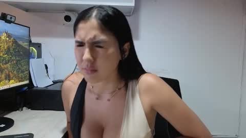 Snapshot of ellecollinss chatting on October 9, 11:47 pm S O F I A 3 Try my private online show from October 9, 11:47 pm