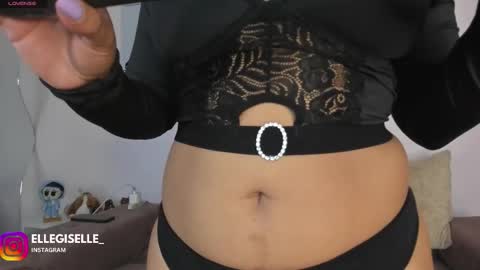 Snapshot of ellegisellee chatting on September 29, 3:11 am Yiss online show from September 29, 3:11 am