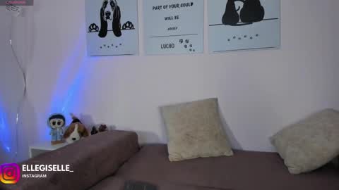 Snapshot of ellegisellee chatting on October 14, 2:23 am Yiss online show from October 14, 2:23 am