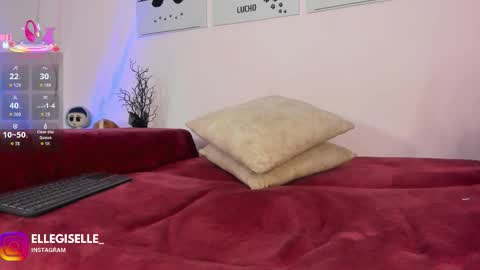 Snapshot of ellegisellee chatting on October 23, 6:34 am Yiss online show from October 23, 6:34 am