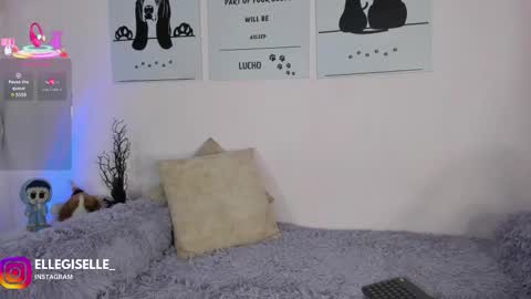 Snapshot of ellegisellee chatting on October 30, 5:09 am Yiss online show from October 30, 5:09 am