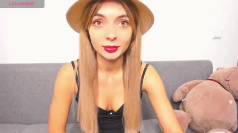 Snapshot of ellen_flow chatting on December 11, 8:28 pm ellen_flow online show from December 11, 8:28 pm