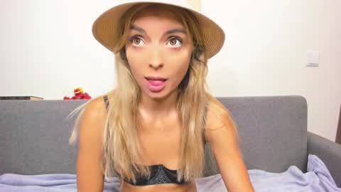 Snapshot of ellen_flow chatting on February 5, 9:07 pm ellen_flow online show from February 5, 9:07 pm