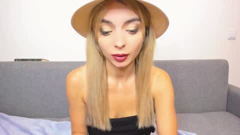 Snapshot of ellen_flow chatting on February 9, 12:17 am ellen_flow online show from February 9, 12:17 am