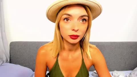 Snapshot of ellen_flow chatting on September 16, 7:15 pm ellen_flow online show from September 16, 7:15 pm