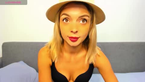 ellen_flow online show from October 16, 10:00 pm