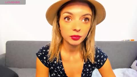 Snapshot of ellen_flow chatting on November 9, 9:57 pm ellen_flow online show from November 9, 9:57 pm