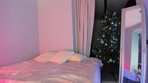 Snapshot of ellenmays chatting on December 21, 6:12 pm Ellen online show from December 21, 6:12 pm