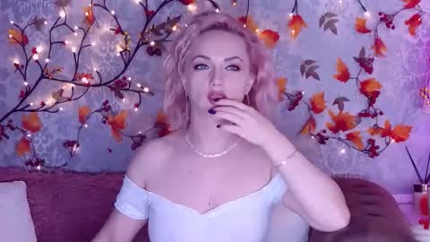 Elliana online show from September 19, 2:24 am