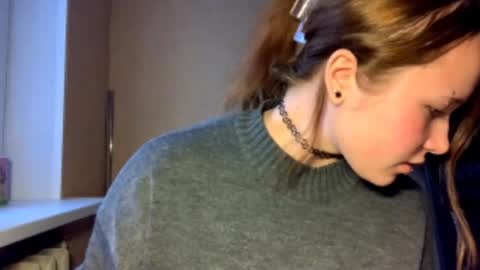 Snapshot of ellicavel chatting on December 15, 4:28 am Michelle online show from December 15, 4:28 am