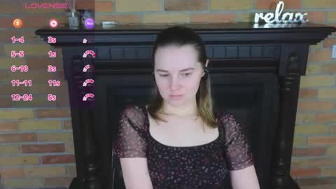 Snapshot of ellie_babyy chatting on April 13, 8:20 am Ellie online show from April 13, 8:20 am