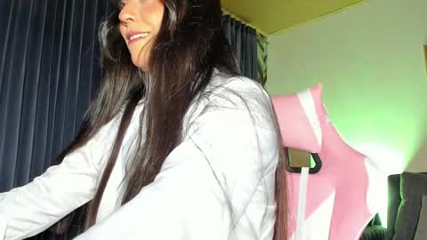 Snapshot of ellie_ee chatting on March 25, 11:16 am Ellie online show from March 25, 11:16 am