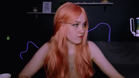 Snapshot of ellie_fire chatting on September 17, 8:10 pm Ellie online show from September 17, 8:10 pm
