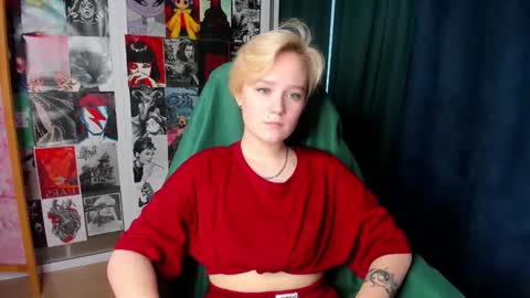 Snapshot of ellie_heavenly chatting on November 19, 8:58 am Ellie online show from November 19, 8:58 am