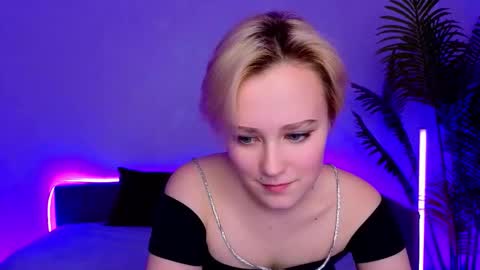 Snapshot of ellie_heavenly chatting on December 1, 8:41 am Ellie online show from December 1, 8:41 am