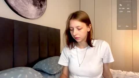 Snapshot of ellie_hollow chatting on September 14, 7:07 am Ellie online show from September 14, 7:07 am