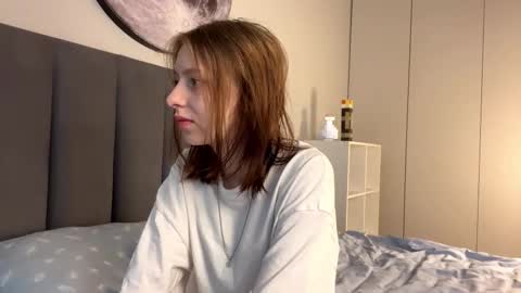 Snapshot of ellie_hollow chatting on September 18, 6:59 am Ellie online show from September 18, 6:59 am
