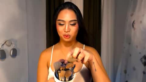 ellie online show from November 24, 5:12 pm