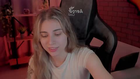elliecutes online show from December 22, 6:37 pm