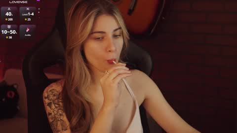 elliecutes online show from December 24, 5:38 am
