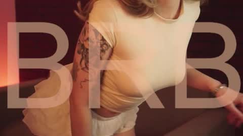 elliecutes online show from October 19, 8:04 am