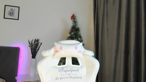 elliedi online show from February 6, 9:40 pm