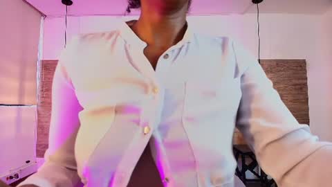 elliee_alves online show from June 18, 5:17 pm