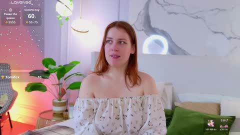 Snapshot of elliegarson__ chatting on June 1, 5:25 pm elliegarson__ online show from June 1, 5:25 pm